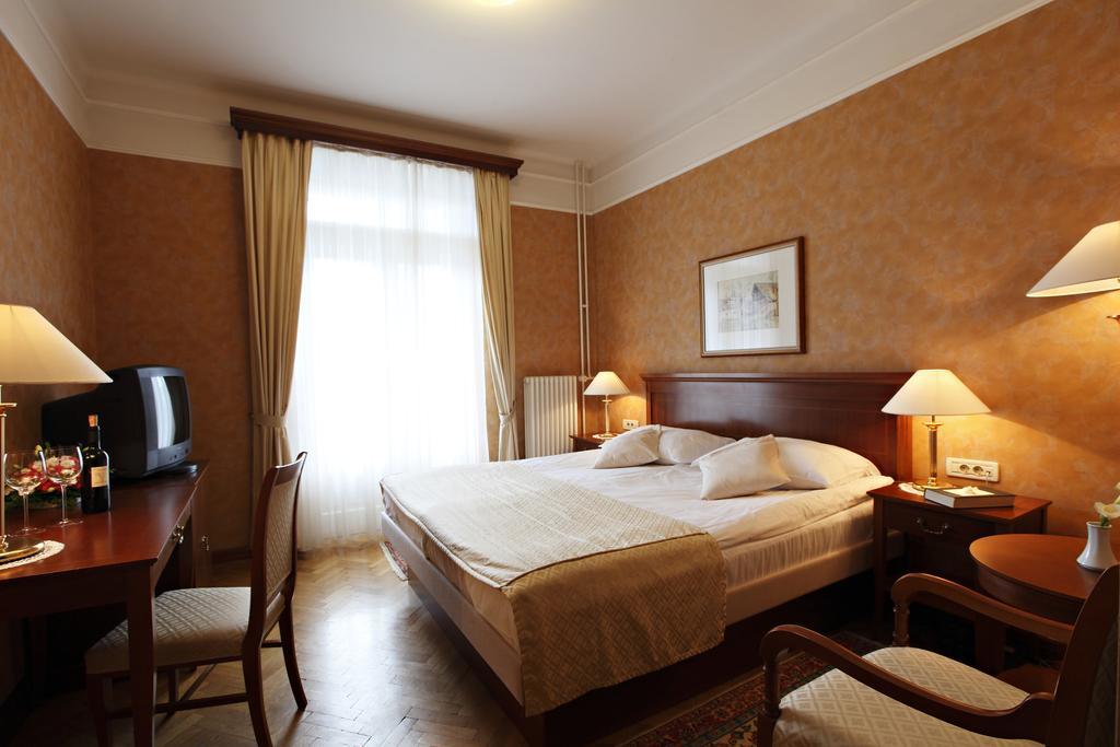 แกรนด์ โฮเต็ล ท็อปลิเช - สมอลล์ ลักชัวรี โฮเต็ล ออฟ เดอะ เวิลด์ Hotel เบลด ภายนอก รูปภาพ A typical hotel room